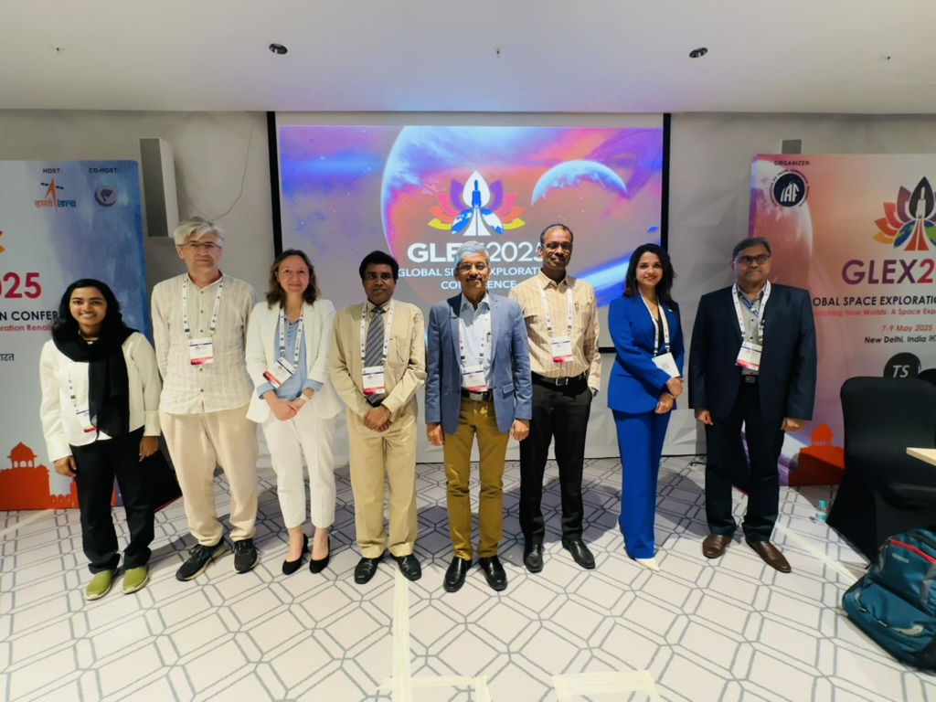 KinKinetics team presenting at GLEX 2025